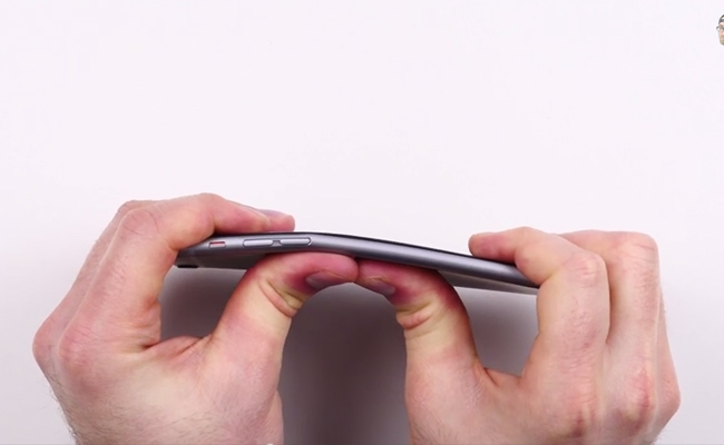 Your iPhone 6 Plus will bend in your pocket. Look out!